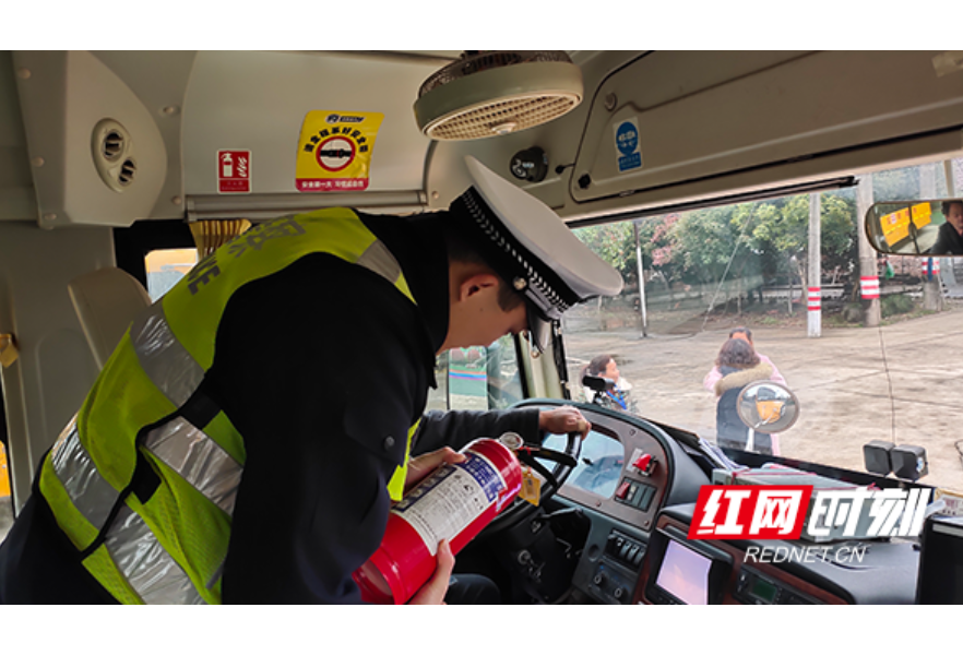 西湖多部门联合开展校车执法行动