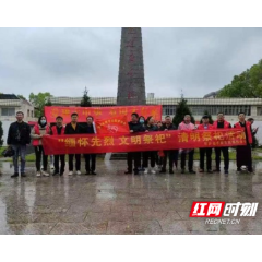 安乡：鲜花悼英烈 精神励今人