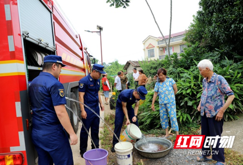 常德：村民用水难，消防化身“送水工”解燃眉之急