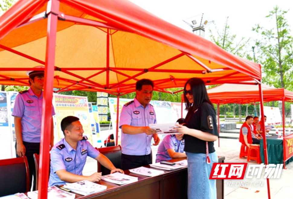 常德公安交警＂五进＂宣传助力＂安全生产月＂活动