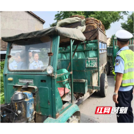 澧县：无证驾驶报废车 联合执法除隐患