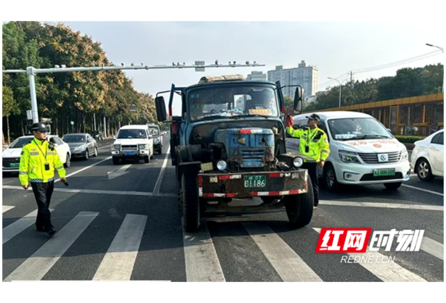 常德交警打响冬季蓝天保卫战  堵住“污染车”进城