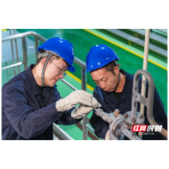 湖南中烟常德卷烟厂：“师带徒”薪火相传 “传帮带”匠心育苗