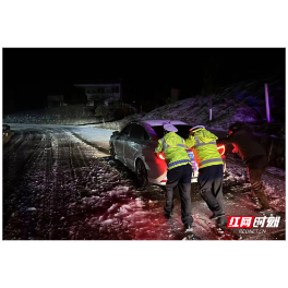 澧县交警风雪无阻护平安