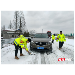 雪映党旗红  常德交通执法支队除雪保畅当先锋