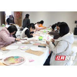 鼎城女检察官与女企业家共同开展“三八”妇女节活动