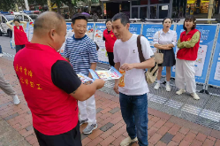 武陵区丹阳街道紫桥社区开展打击防范非法集资宣传进小区活动