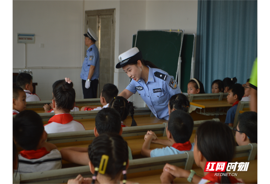 你好，新学期丨澧县交警：开学第一课 安全知识进课堂  