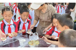 安乡县保堤双语学校“舌尖童趣 亲子共享”六一美食狂欢落幕