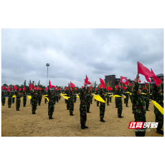迷彩青春正飞扬 常德科技职业技术学院2025级新生开学典礼暨军训总结表彰大会举行