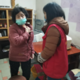 为独居孤寡老人送温暖，众志成城共抗疫情