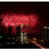 璀璨烟花秀为祖国送祝福 浏阳河畔上演世界级焰火对决