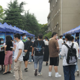 招聘会开进湖南农大 2600个岗位任你选