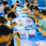 品味端午习俗 弘扬传统文化 幼儿园里粽叶飘香