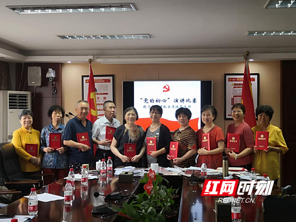 坡子街街道：让老党员焕发新风采.jpg
