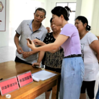 网格员“零距离”授课 让老年人守好“钱袋子”