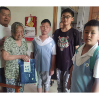 青春情暖慰问行  志愿服务暖人心