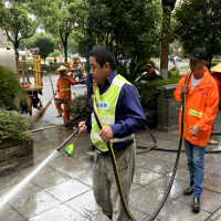 以优美整洁面貌迎国庆 街所联动开展环境卫生大扫除
