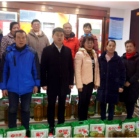 人大代表送温暖 春节慰问暖民心