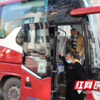 专车转运、指导随行……“雨花市民之家”让群众搭上“暖心车”