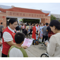 “志愿红”扮靓双节“风景线”