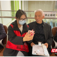 老干体检青年帮 精准服务暖意浓