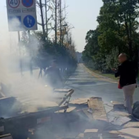 再遇火情,星沙公交司机秒变“救火侠”