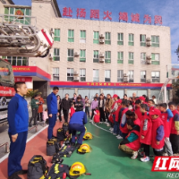 擎旗五载铸忠诚，凝心聚力再出发