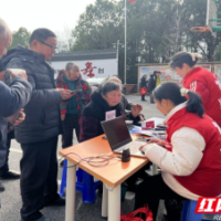长沙县黄花镇：关爱老人 健康同行