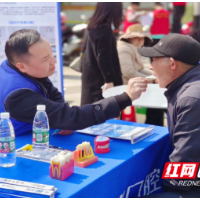 公益集市人气旺 文明实践志愿红