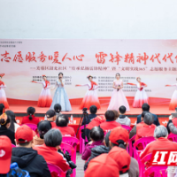 雷锋精神遍韶光 积分存折爱“循环”