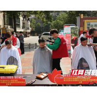 新时代新雷锋 德润雨花志愿红｜爱心集市摆摊设点送服务