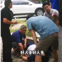 视频 | “同学，没事，我们在！”烈日下长沙这一幕感动人心