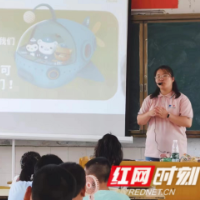 湖南女子学院“三下乡”：同上安全教育课  共跳土家民族舞
