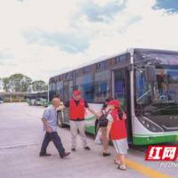 用文明扮靓乡村公路风景