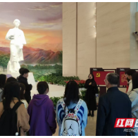 点亮精神灯塔，师生同上“行走的思政课”