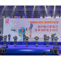 望城：大手牵小手 争当追“锋”人