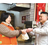 11年免费为环卫工人提供早餐2万份