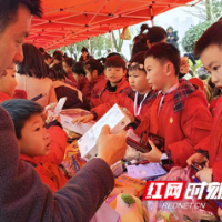 三月春光媚 雨花学子追“锋”而行