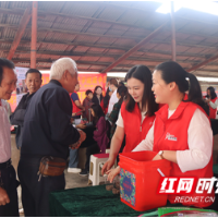 开在“家门口”的爱心集市，看看都有啥