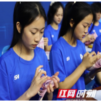 点钞能手秀“绝活” 职教改革结硕果
