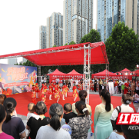 文明实践点亮“乐生活”，居民乐享消夏“文化餐”
