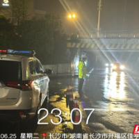 充当城市“守夜人” 长沙交警通宵守护保平安