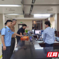 “一把手走流程”，推进行政审批规范高效