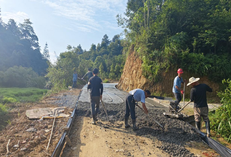 浏阳澄潭江：携手拓宽幸福道，洲田大圣界路换新颜