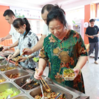 社区食堂吃出“幸福滋味”