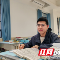 一本书抱着坐一天  高一学生成勇闯生物省集训队“第一人”