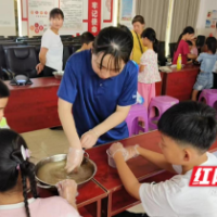 教孩子们DIY冰粉，守护每一口食品安全