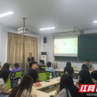 传递中医文化 造辅导员健康体魄