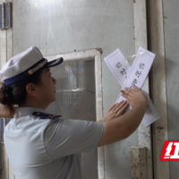 使用聚氨酯泡沫夹芯板搭建临时用房，消防临时查封